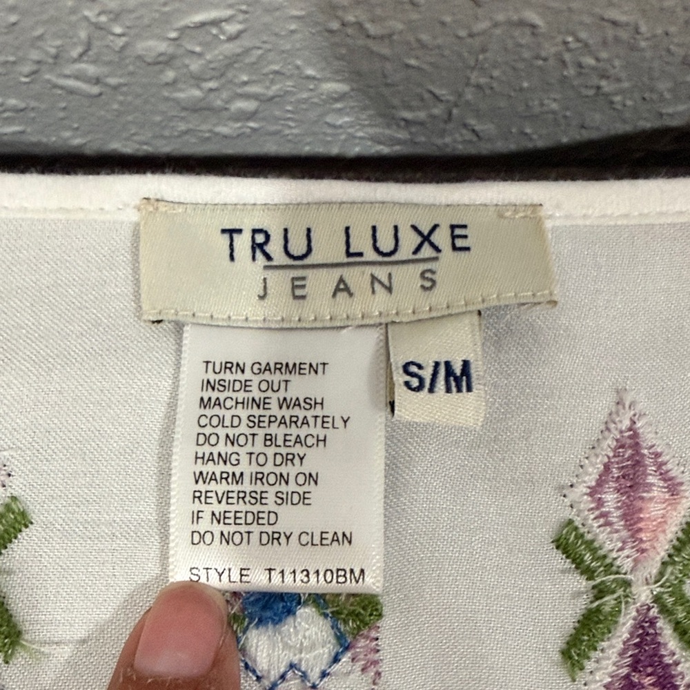 Vintage White Embroidered Tie-Front Boho Tunic with Multicolor Accents - Picture 2 of 9